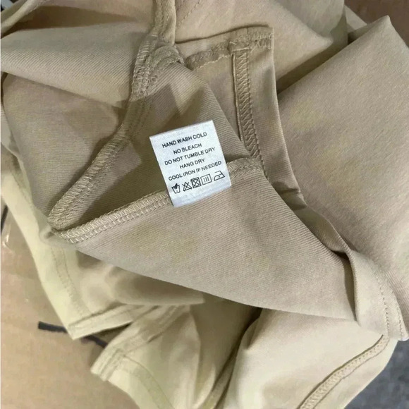 Superdown Kayla Tee - Picture 6 of 7